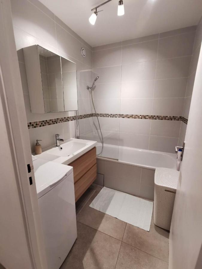 Appartement Proche Disneyland & Paris - 20 Minutes - Proche Gare Rer Noisiel Eksteriør billede